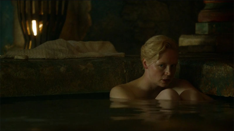 Brienne en la bañera con Jaime