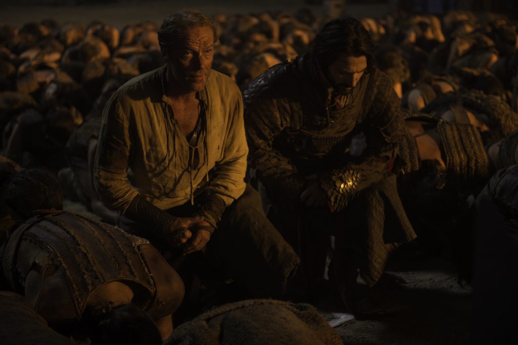 daario y jorah se arrodillan