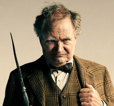 Jim Broadbent como Horace Slughorn (Harry Potter)