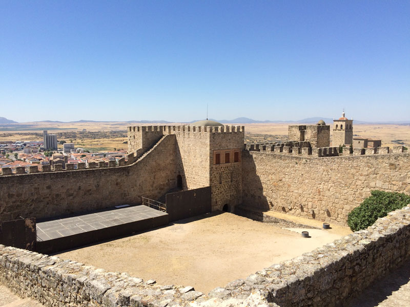 recinto-amurallado-de-trujillo-plaza-de-armas-del-castillo