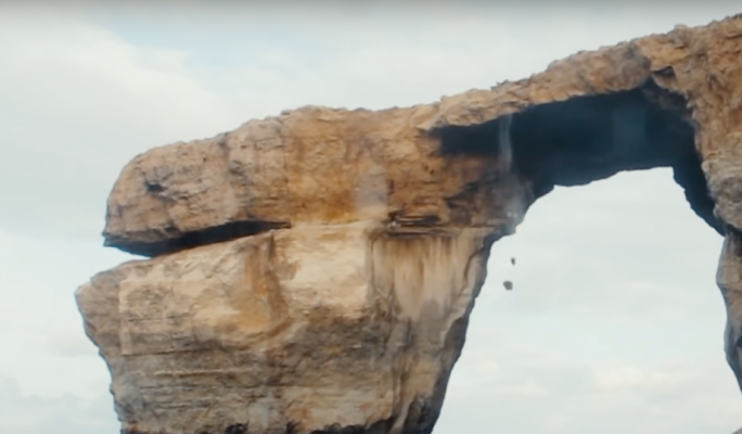 azure_window_falling_rocks_2016