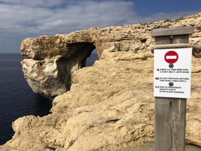 dwejra_warning_signs
