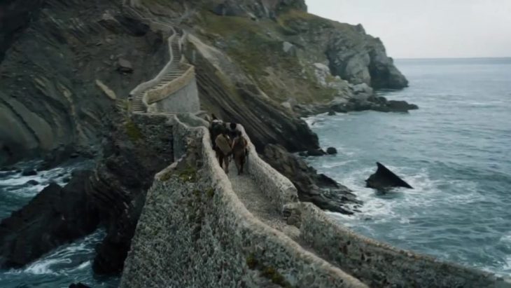 group-on-dragonstone-stairs-1024x576