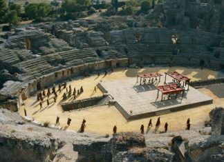 La aparición de dobles de actores confirma la presencia de dos personajes en el rodaje de Sevilla de la última temporada(ACTUALIZADO)