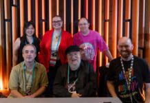 George R.R. Martin vuelve a sonreír: disfruta de la obra de teatro The Mad King y de la Worldcon 2026