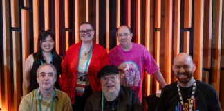 George R.R. Martin vuelve a sonreír: disfruta de la obra de teatro The Mad King y de la Worldcon 2026